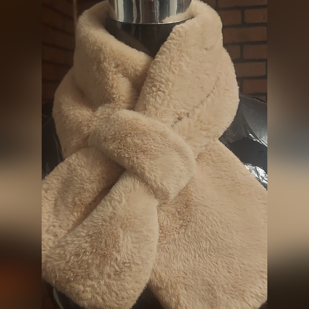 Chic Beige Soft Faux Fur Scarf